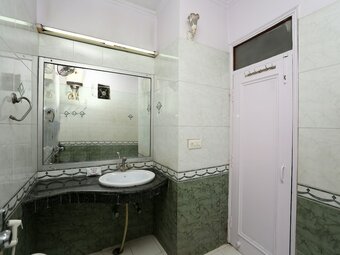 Oyo 26647 Minar Hotel