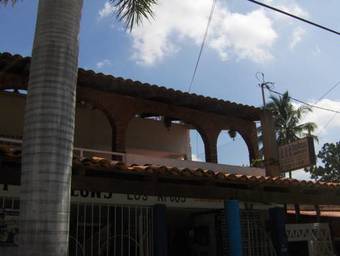 Hotel Y Bungalows Los Arcos