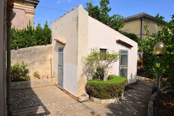 House With 3 Bedrooms In San Corrado Di Fuori, With Wonderful Sea View, Enclosed Garden And Wifi - 151 Km From The Slopes