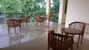 Hotel Family Home Ratmono Jih