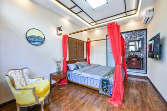 Posada Mountain Art Courtyard