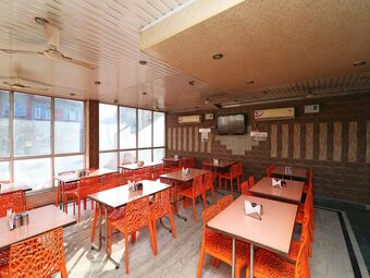 Oyo 30295 Hotel Vishwamitra