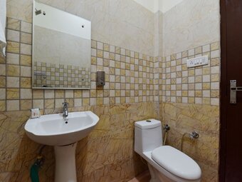 Oyo 28322 Hotel Paradise