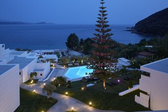 Lichnos Beach Hotel & Suites