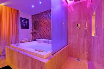 Hotel Spanish Diamond Luxury Suites Jacuzzi