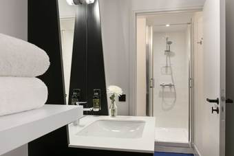 Oh La La! Hotel Bar - Paris Bastille