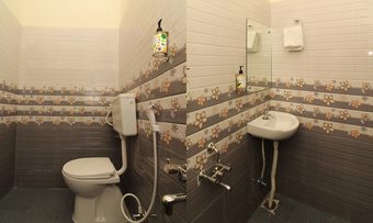 Hotel Treebo Trip Riyas Grand