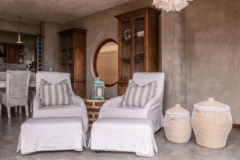 Blue Pearl - Situated Right On The Beach