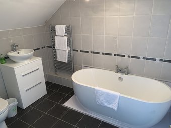 Village Tavern Apartment