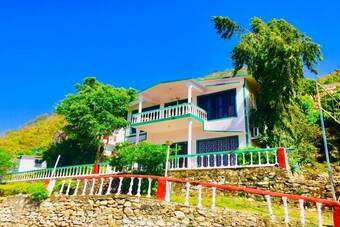 Hotel Shangrila Resorts By Raatri