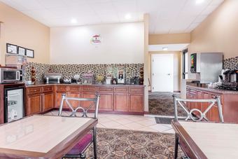 Hotel Super 8 By Wyndham Macon West