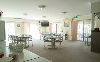 Bluff Palms Motel