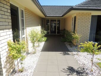 Bed & Breakfast Reads Ritz