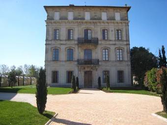 Hostal Chateau Du Comte
