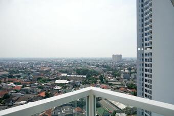 Relaxing Studio Puri Mansion Apartment