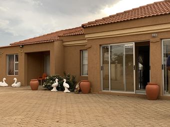 Hotel The Pine Tree Court