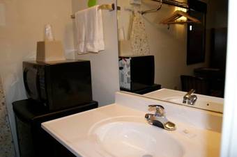 Motel American Inn And Suites