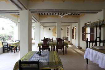 Msafini Mangotop Roof Hotel