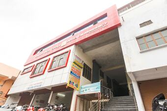 Oyo 47565 Hotel Cm Residency