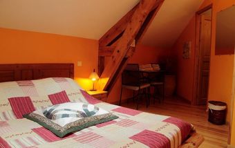 Bed & Breakfast Chambres D'h�tes - La Pierre Trou�e