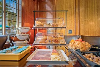 Crown Columbia Hotel, Bw Premier Collection