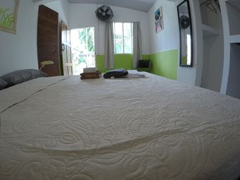 Esterillos Beach House Hostal