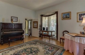 Carrier Houses Bed And Breakfast