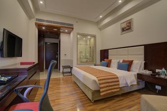 Hotel Ramada By Wyndham New Delhi Pitampura