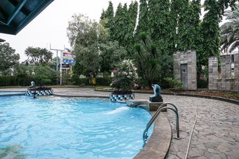 Spacious And Comfortable 2br Puri Garden Apartment