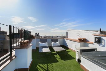 Apartamentos Penthouse With Private Terrace & Balcony In Plaza Mayor Square. Plaza Mayor IV