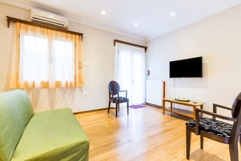Apartamentos Hollywood House For 9 People In Thessio