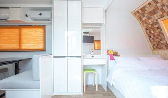 Flower Caravan Pension