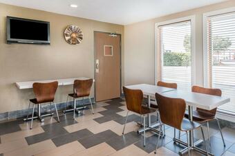 Motel Super 8 By Wyndham Okawville
