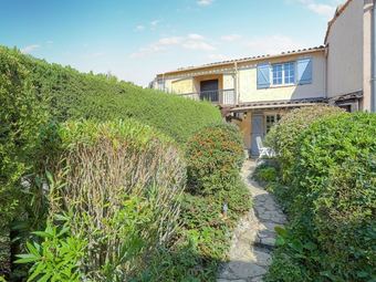 Villa Classy Holiday Home With Swimming Pool, Bbq, Terrace, Garden