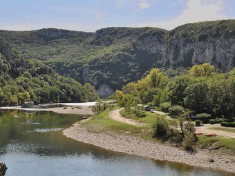 Quaint Villa In Saint-andr�-de-roquepertuis With Pool