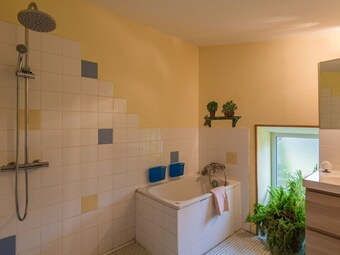 Cosy Holiday Home With Private Swimming Pool In The Centre Of France