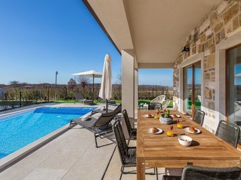 Gorgeous Villa With Pool And Terrace Surrounded By Nature !