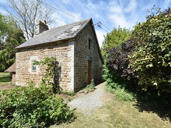 Cozy Holiday Home In Ceauc� Near Lake