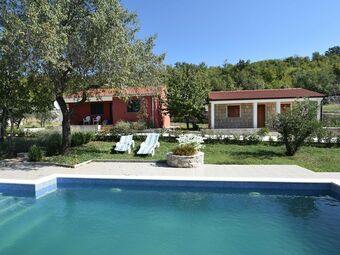 Luxurious Villa With Private Pool In Trilj, Dalmatia