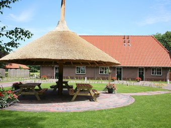 Agroturismo Semi-detached Holiday Home With Petting Zoo, Mini Golf And Playground In Enter