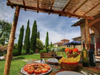 Luxurious Cottage In Lucignano With Pool