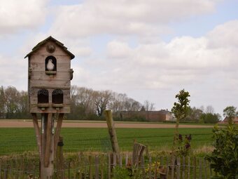 Cozy Holiday Home In Hondschoote With Terrace