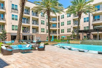 Beautiful & Modern Memorial Home - Near Everything