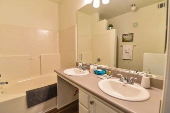 Beautiful & Quiet Apartment 15 Minutes From Strip