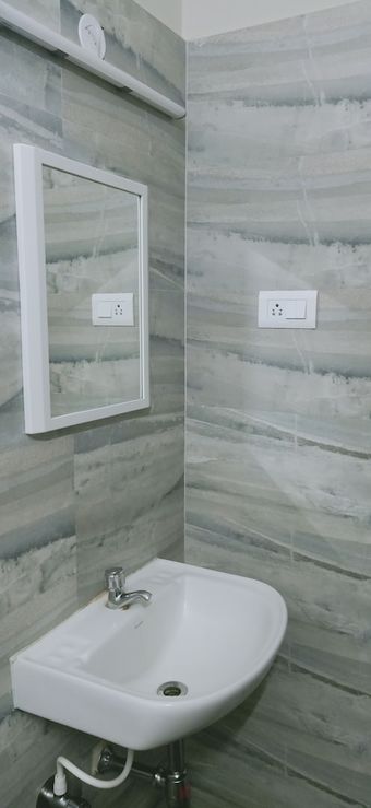 R Hotel - Manapakkam