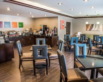 Hotel Comfort Inn & Suites