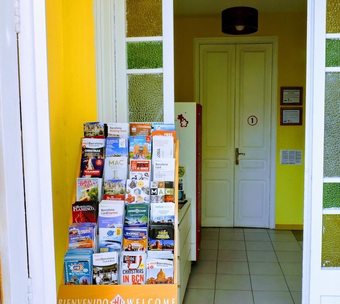 Hostal Feetup Garden House Hostel Barcelona