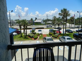 Tropical Winds Oceanfront Hotel