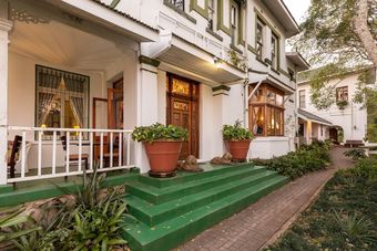 Bed & Breakfast Royston Hall Guesthouse