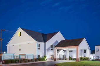 Hotel Super 8 By Wyndham Monett